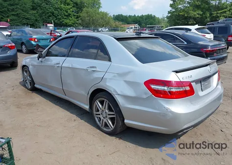 2010 Mercedes-Benz E 550 4Matic из США, поврежденный, VIN WDDHF9AB3AA131642